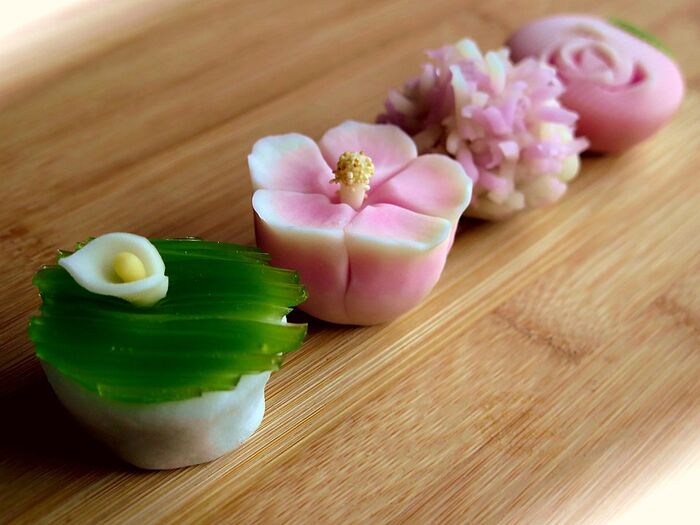Wagashi — doces tradicionais japoneses em formato de flores
